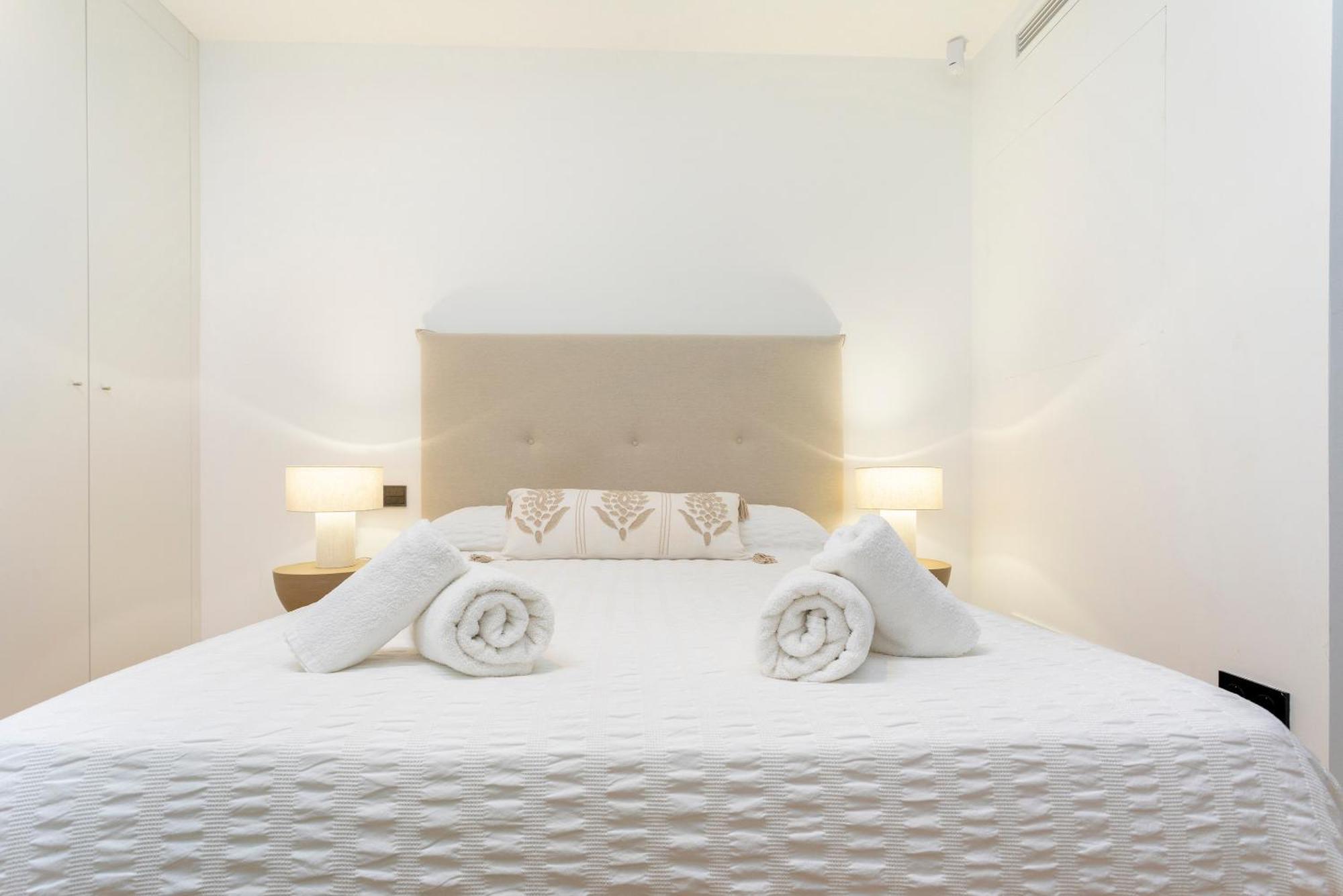Malagueta Beach Front Luxury Apartment By Rent Me Malaga Bagian luar foto